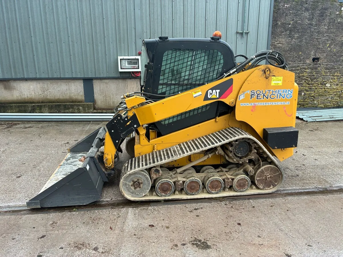 Caterpillar skid steer - Image 1