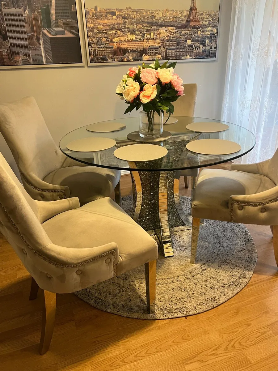 Table and 4 chairs - Image 4