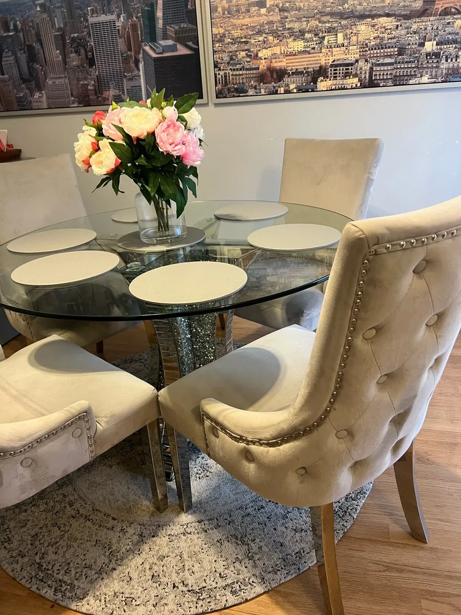 Table and 4 chairs - Image 3