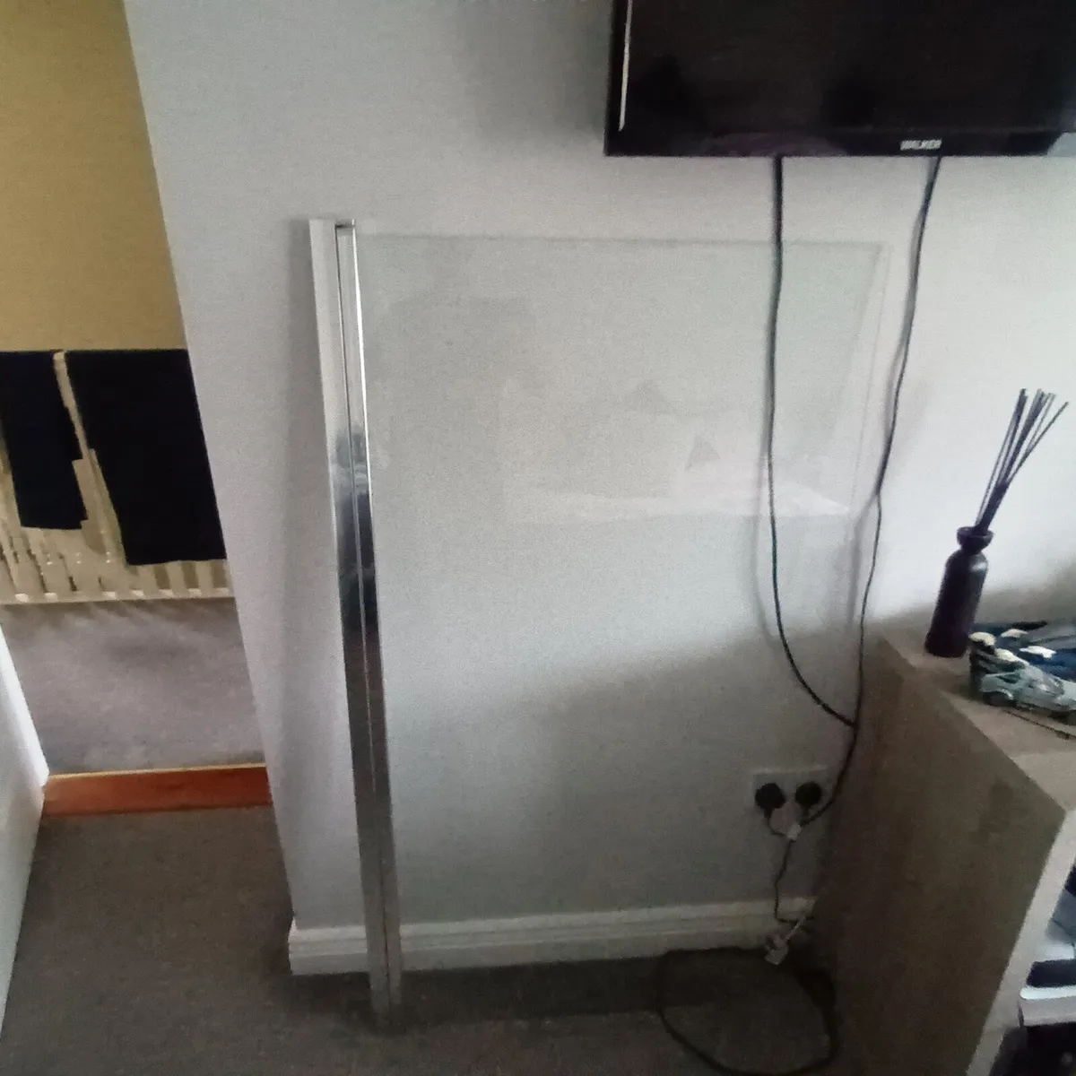 Sonas Lunar SB1 curved edge bath screen