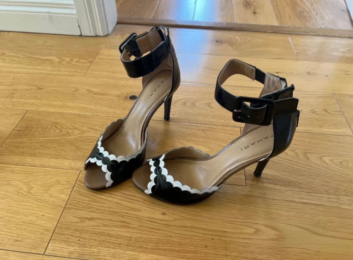 Black and white heels - Image 2