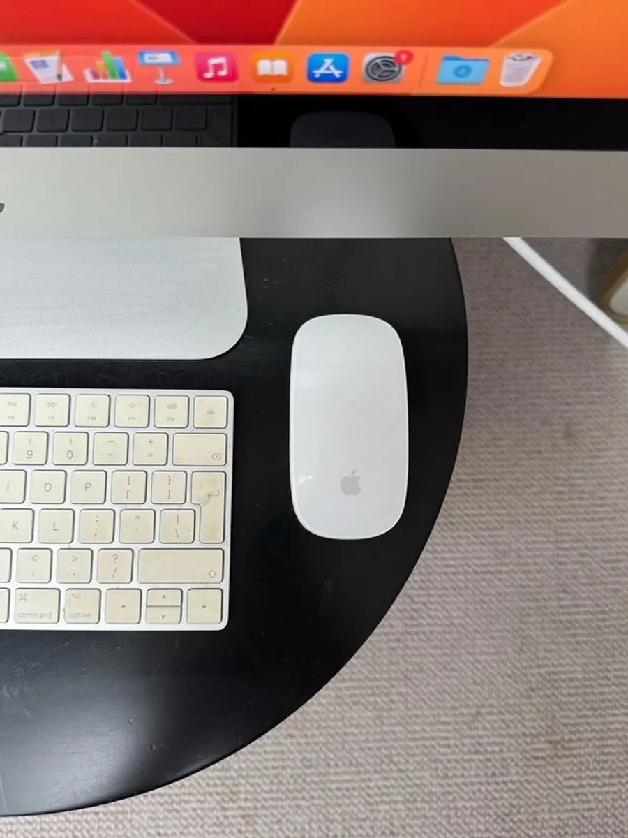 2019 27-inch iMac with Magic Mouse and keyboard Excellent Condition - Image 3