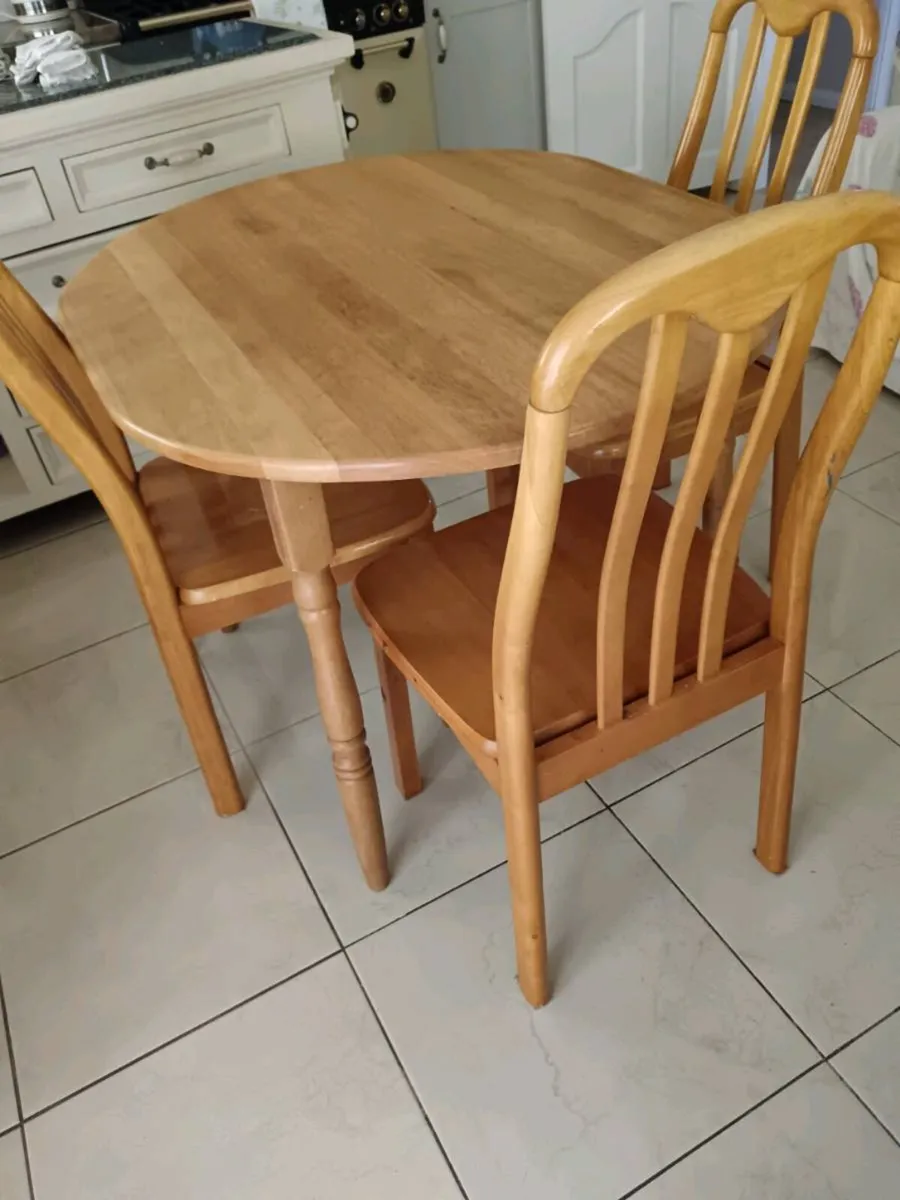 Kitchen table and chairs - Image 4