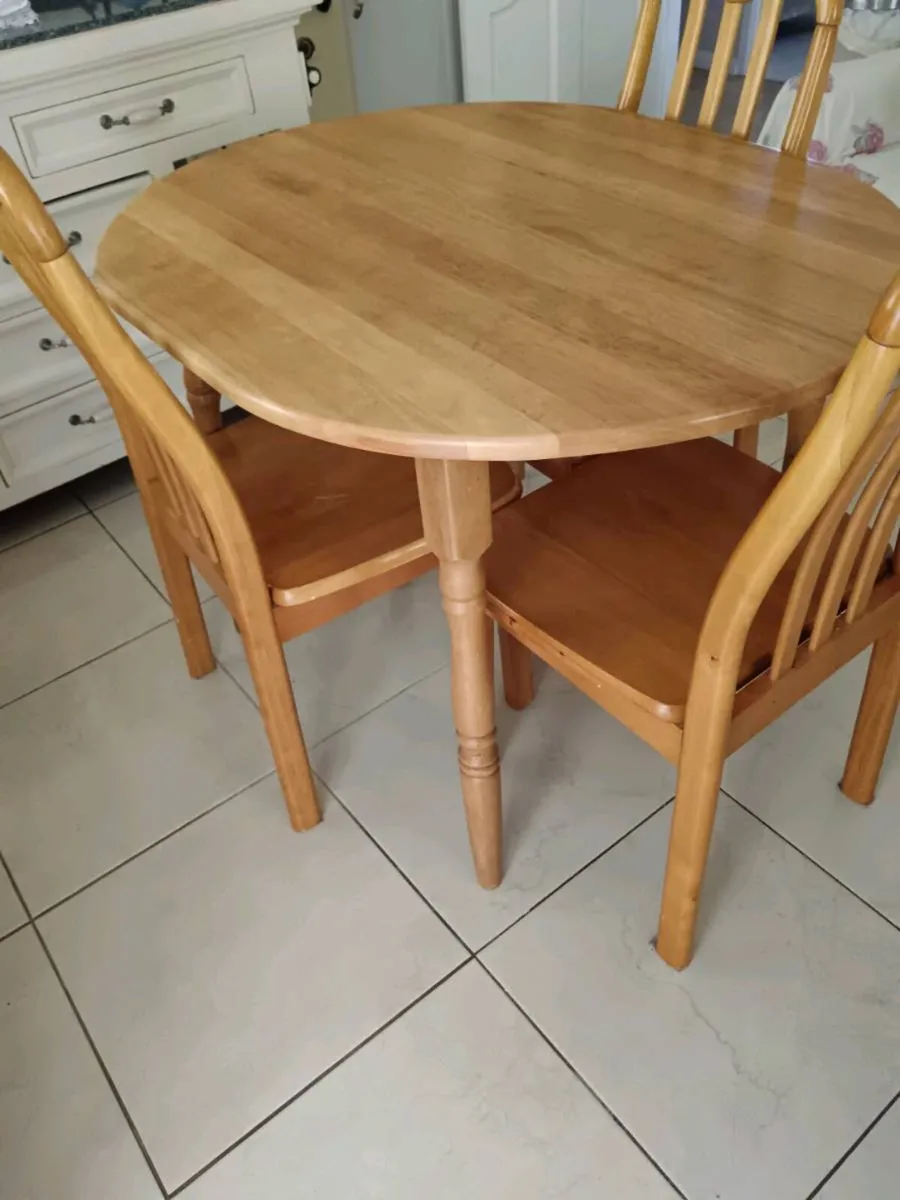 Kitchen table and chairs - Image 3