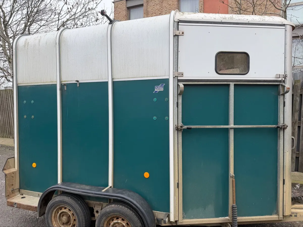 Ifor Williams 510 horse box - Image 1