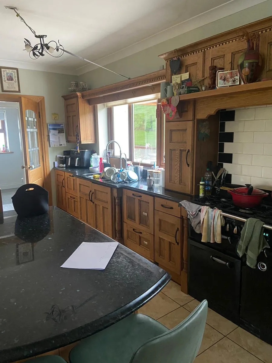 Oak kitchen - Image 1