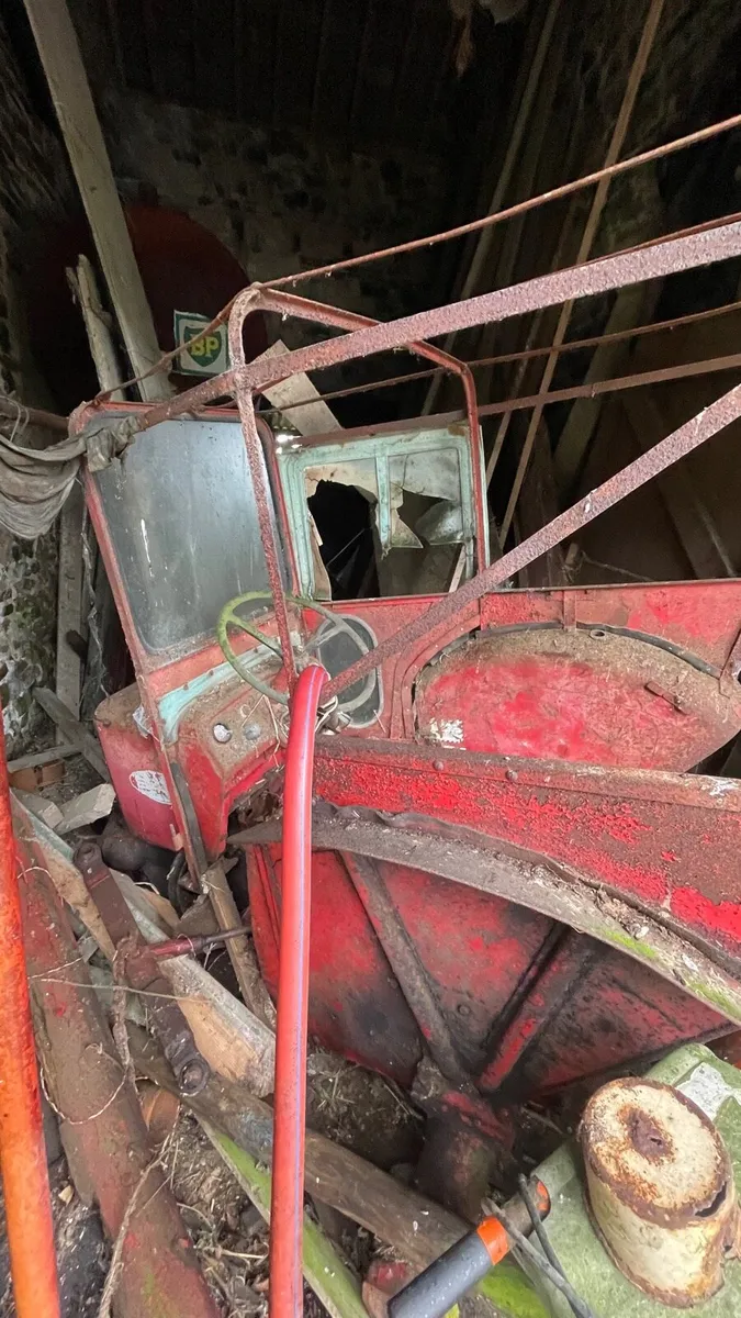 International B414 Parts - Image 1