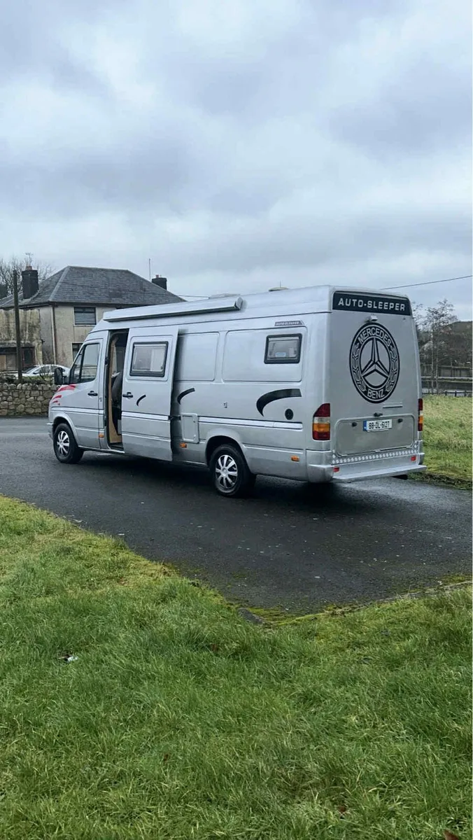 Mercedes-Benz 310D Auto Sleeper fix bed - Image 3