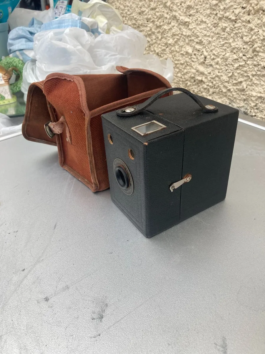 Vintage Camera -  Kodak Brownie Box Camera - Image 2
