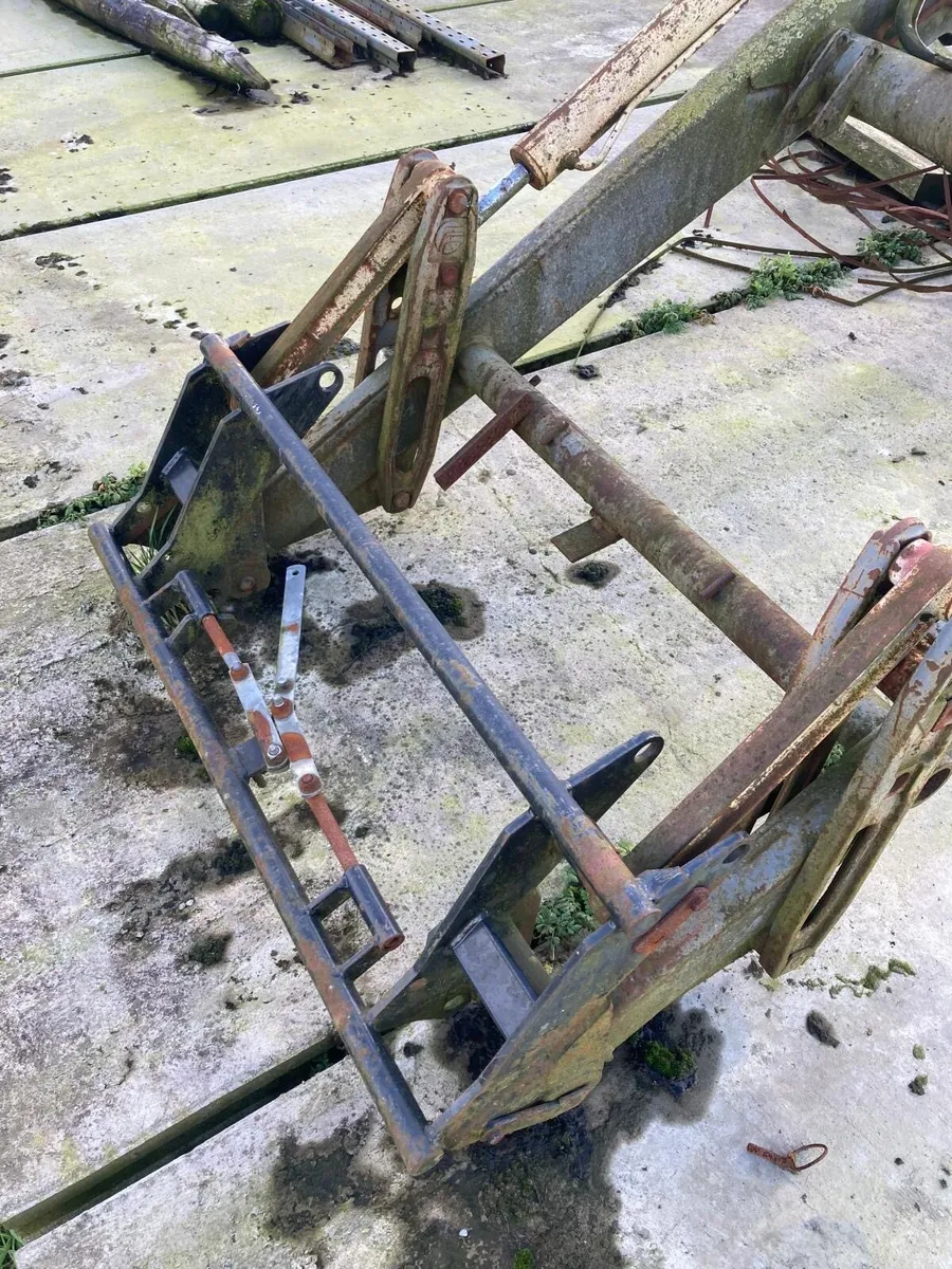 Loader for Renault 106 - Image 4