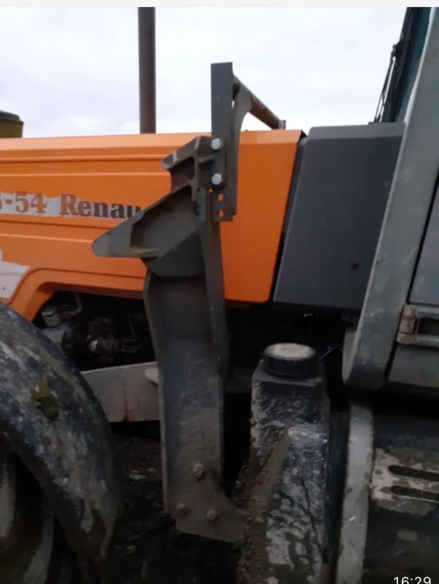 Loader for Renault 106 - Image 2