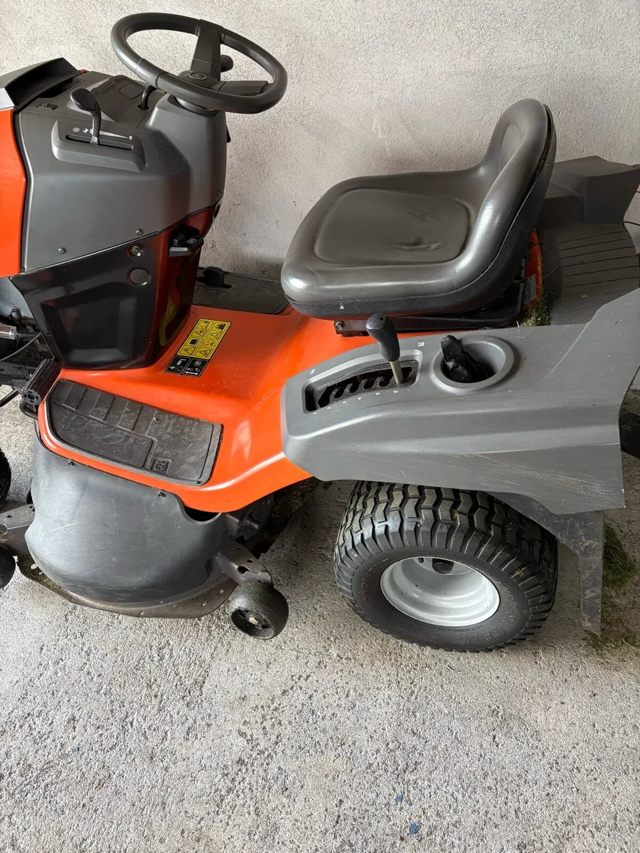 Ride on lawnmower - Image 2