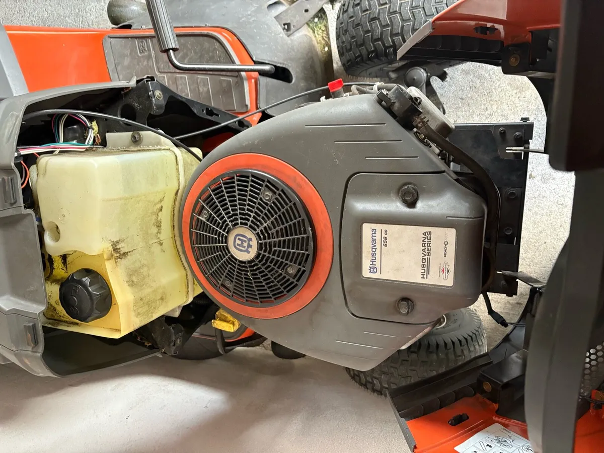 Ride on lawnmower - Image 3