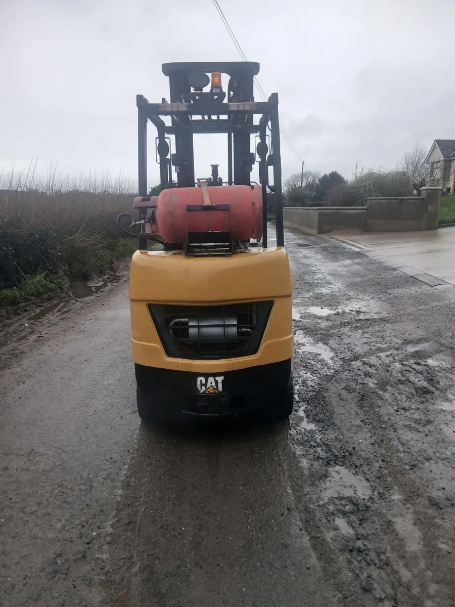 Cat 2 ton gas forklift - Image 3