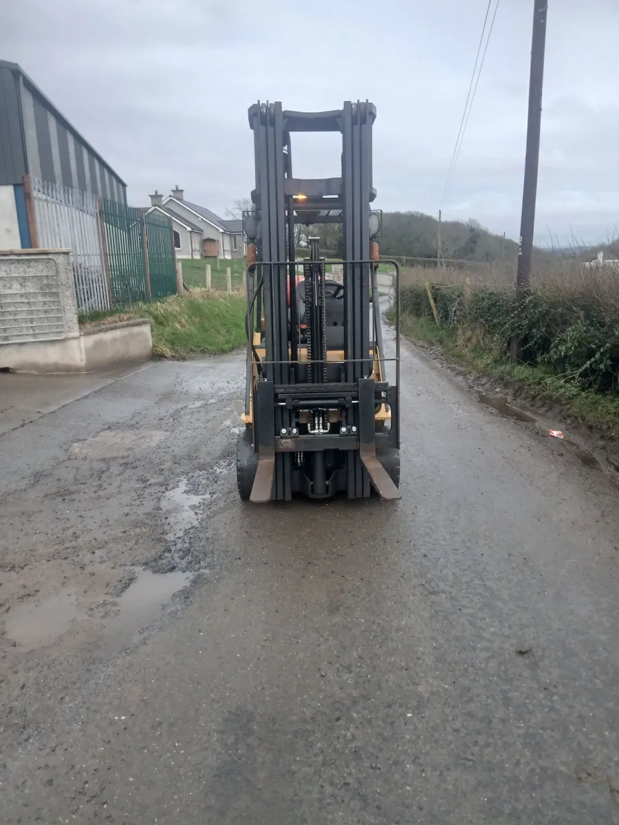 Cat 2 ton gas forklift - Image 4
