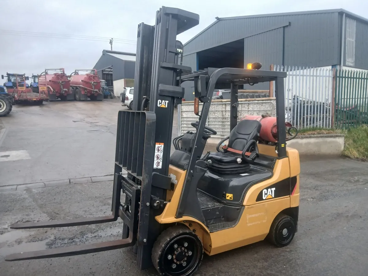 Cat 2 ton gas forklift - Image 2