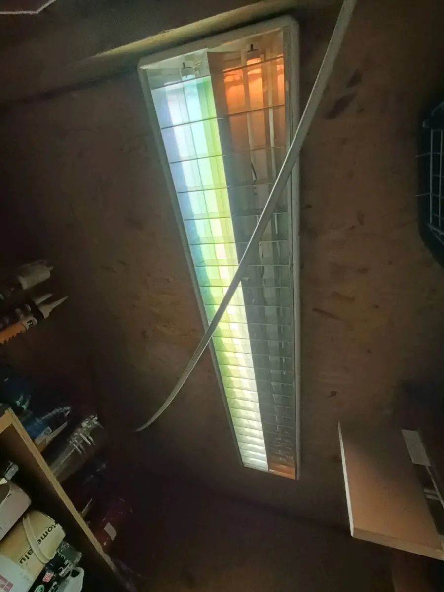 Fluorescent ceiling light - Image 2