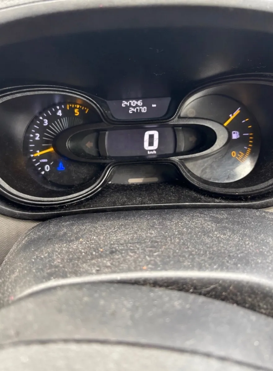 Renault Trafic 2016 - Image 2