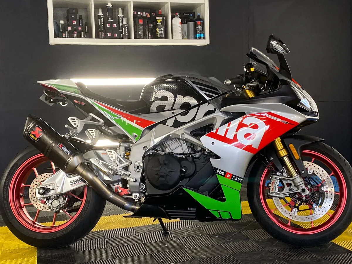 Aprilia RSV4 RF 2017 - Image 1