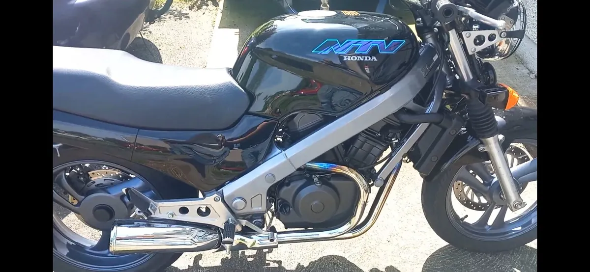 93Honda Ntv650 - Image 1