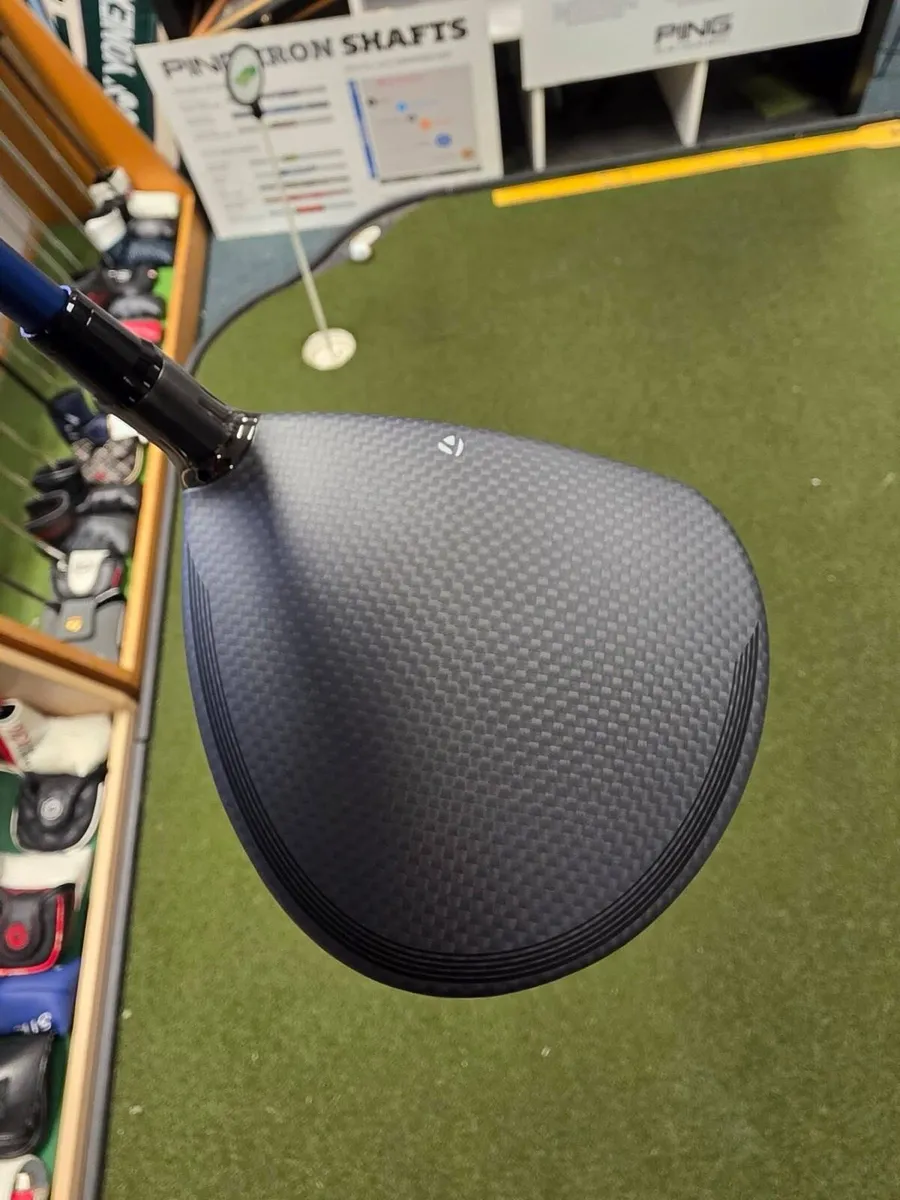 Like New Taylormade Qi35 Max 3 Wood - Image 3