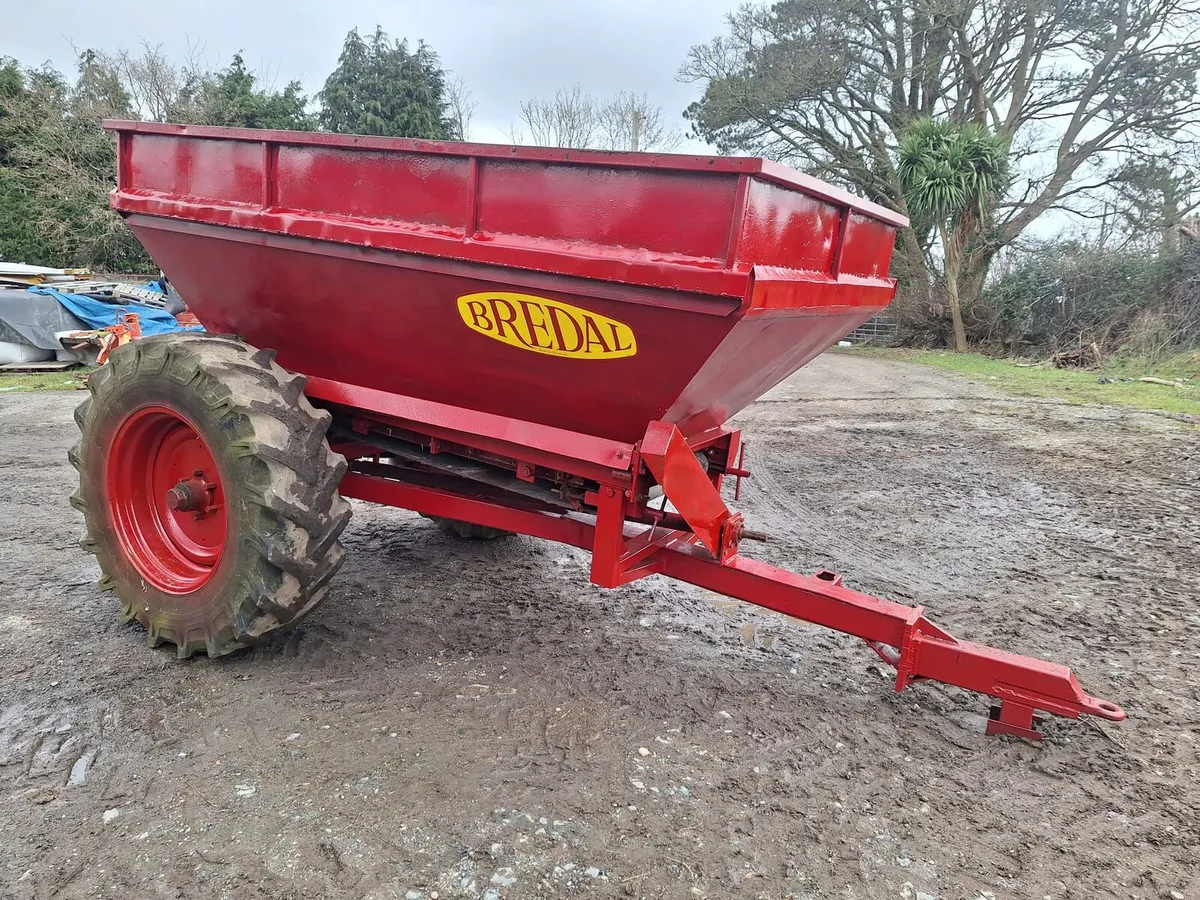 Lime spreader - Image 1