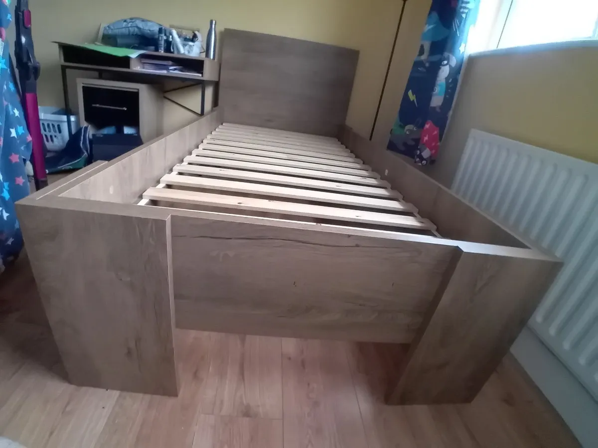Single bed frame - Image 1