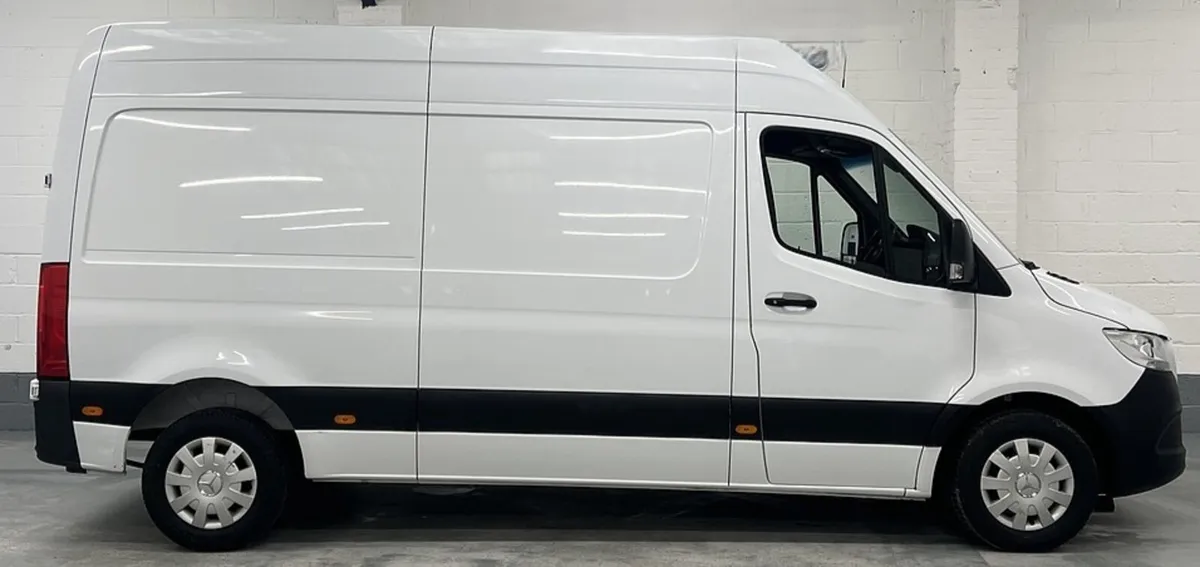 2021 Mercedes-Benz Sprinter Medium Roof Panel Van - Image 4