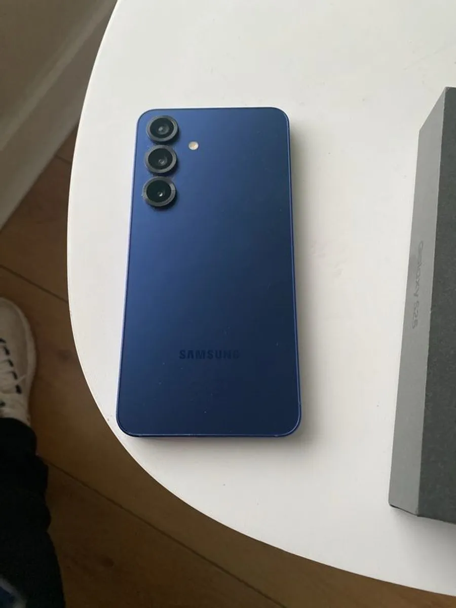 Samsung S25 - Image 2