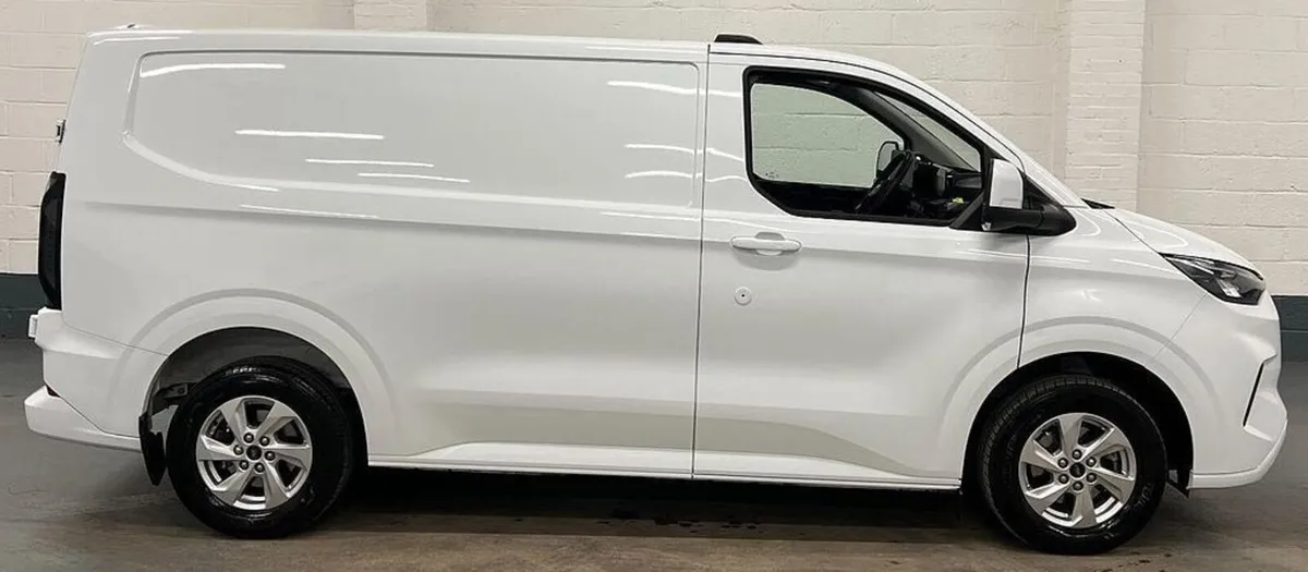 2024 Ford Transit Custom Panel Van - Image 4