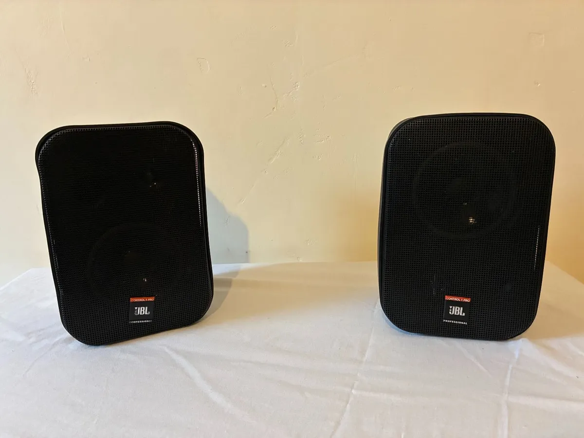 Speakers, Amp and Speaker stands - Image 1