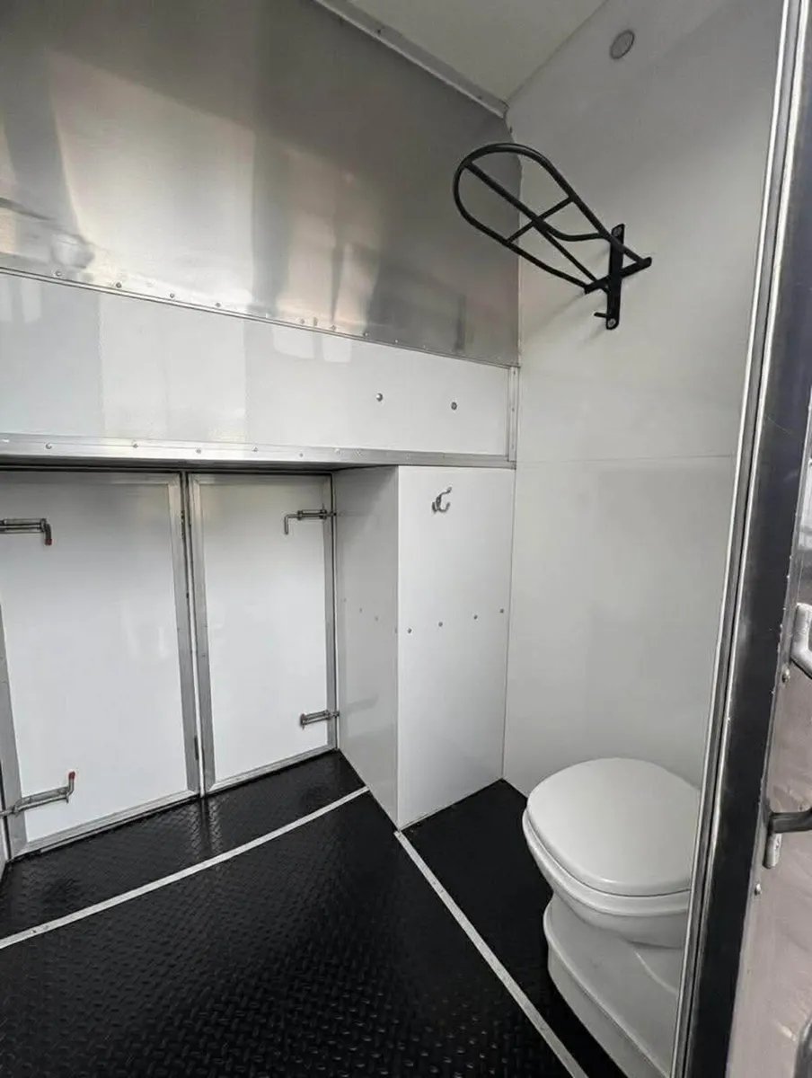 2008 Horse lorry - Image 3