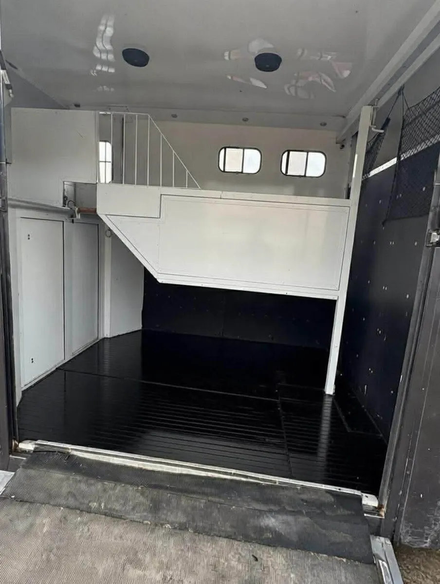 2008 Horse lorry - Image 4
