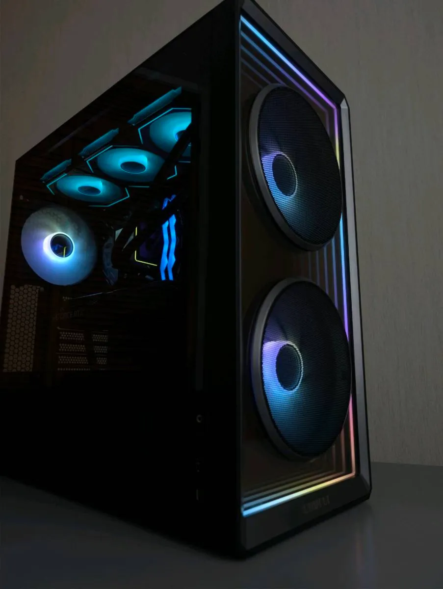 Lian Li High-End Performance Gaming PC 9800X3D RTX - Image 1