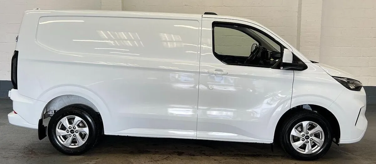 2024 Ford Transit Custom Panel Van - Image 4