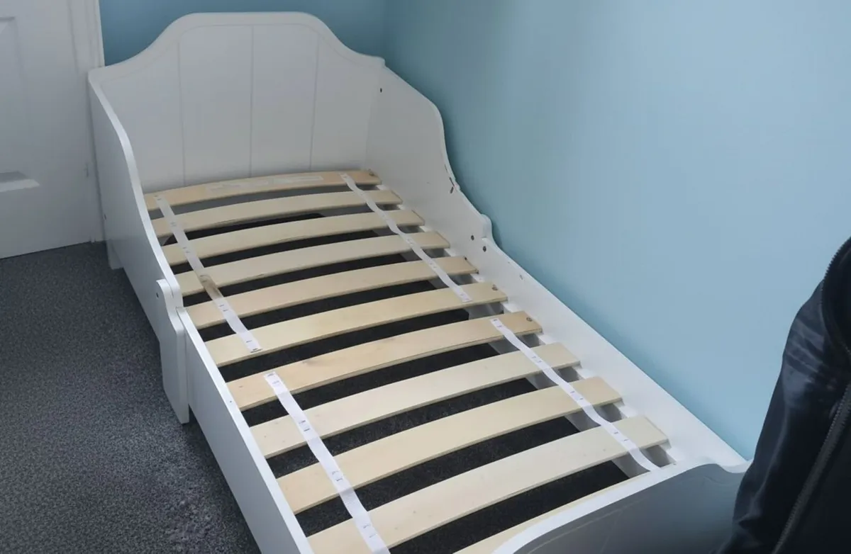 Beautiful White Toddler Daybed - Image 1