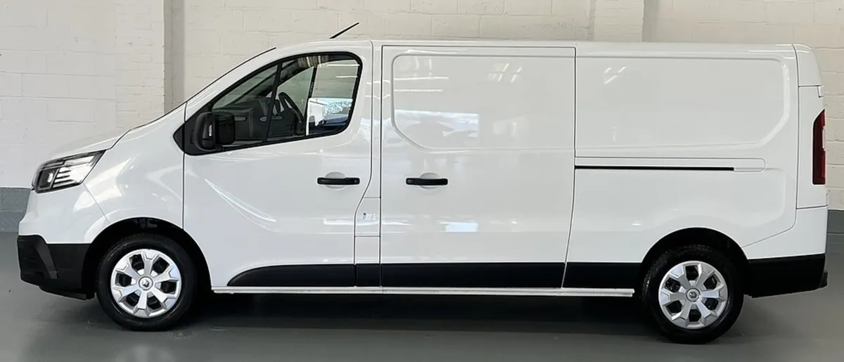 2024 Renault Trafic Panel Van - Image 3