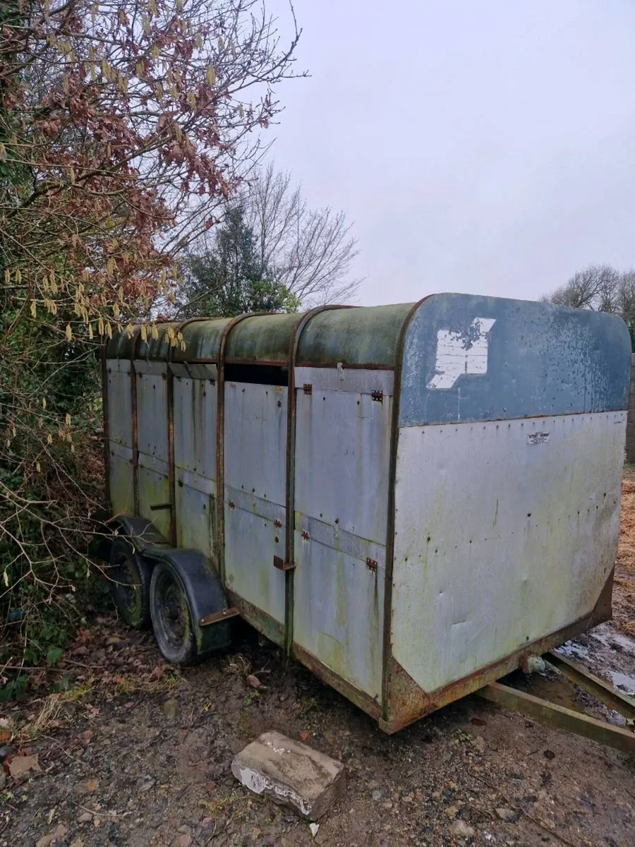 Cattle box - Image 1