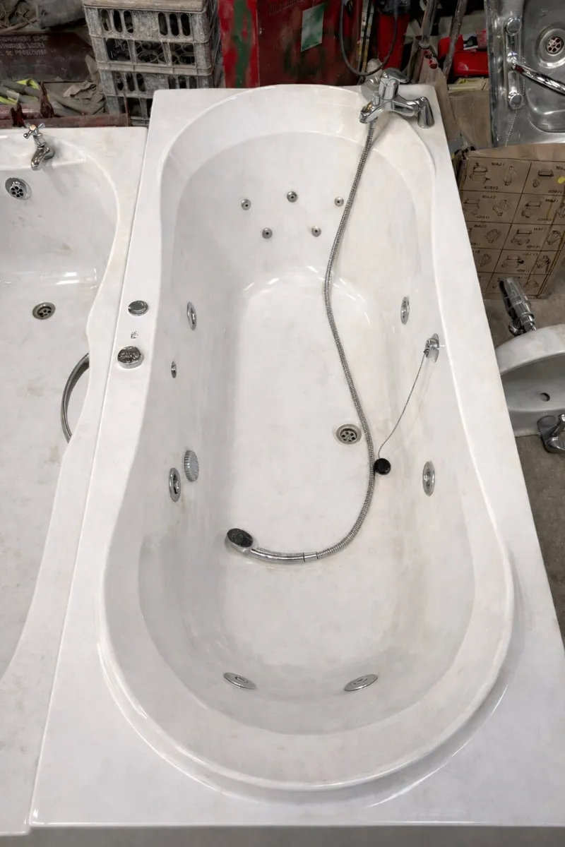 Basic Jacuzzi Bath, Standard Bath + Sinks - Image 1