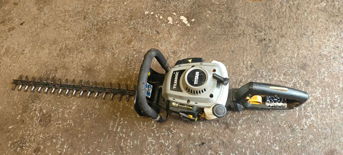 Titan hedge cutter - Image 1