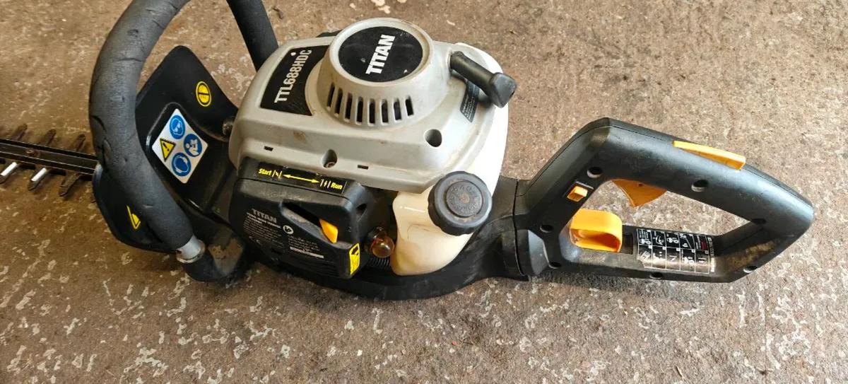 Titan hedge cutter - Image 2