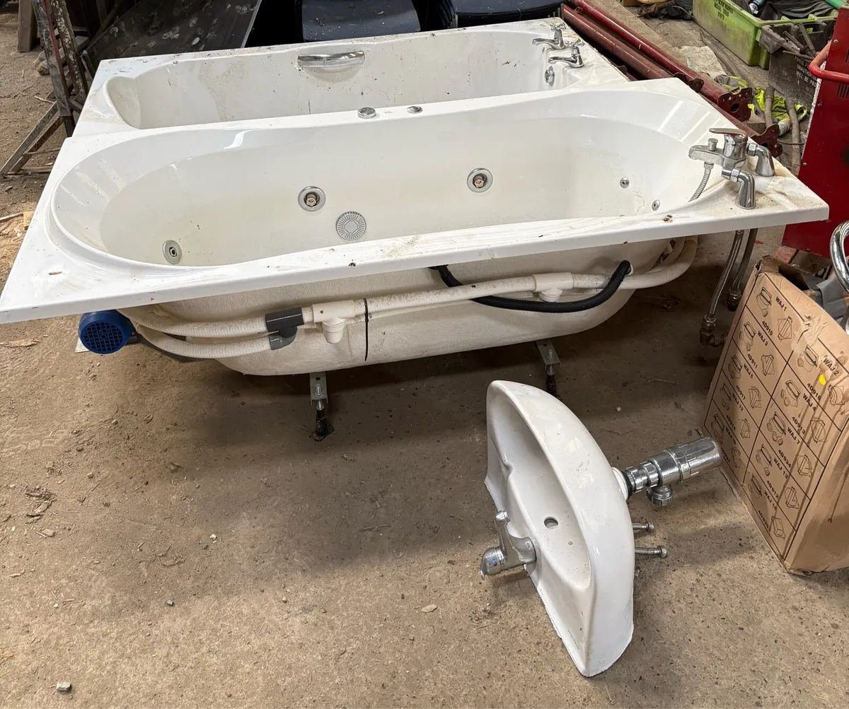 Basic Jacuzzi Bath, Standard Bath + Sinks - Image 3