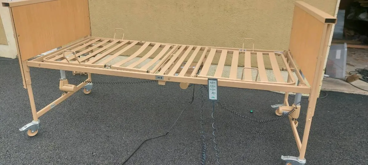 Medical beds - Image 1