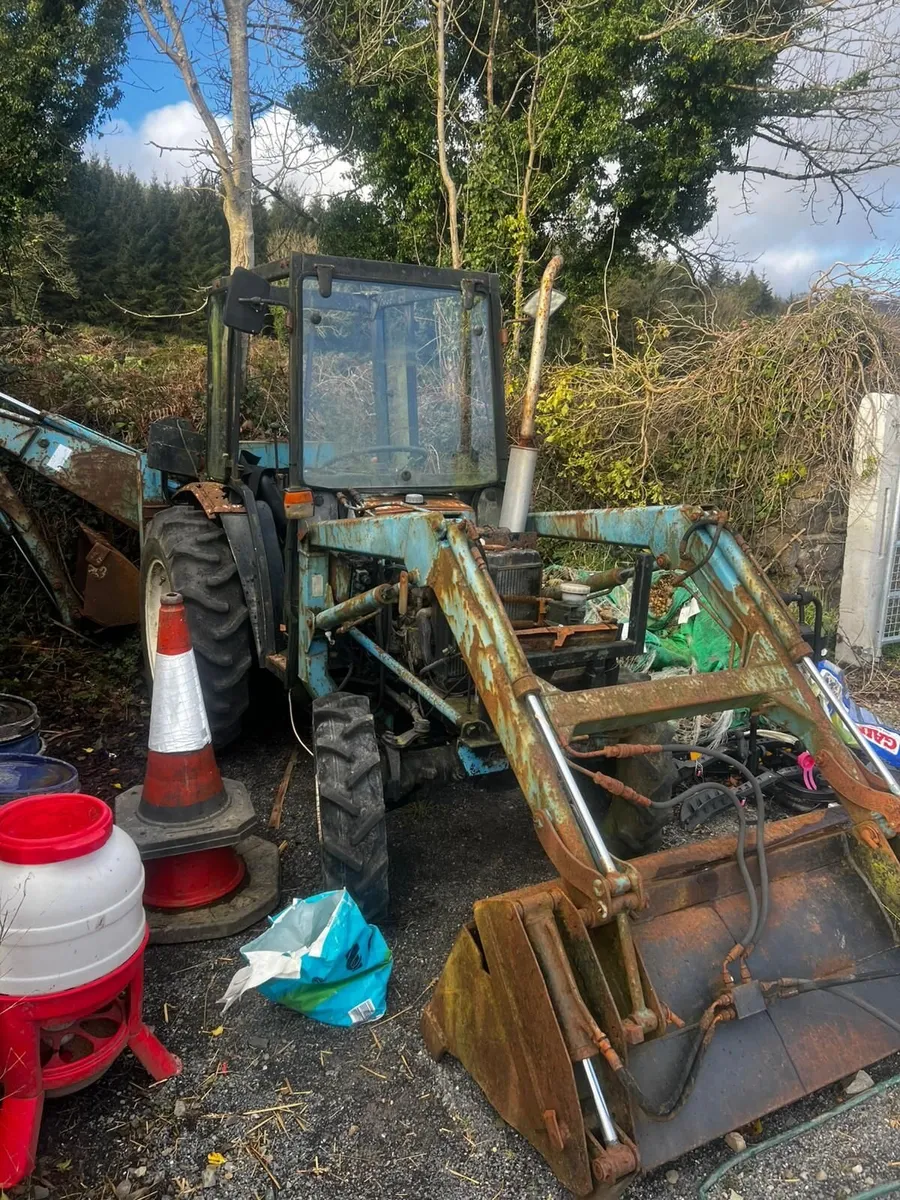 Hinomoto E2304 with back actor - Image 1