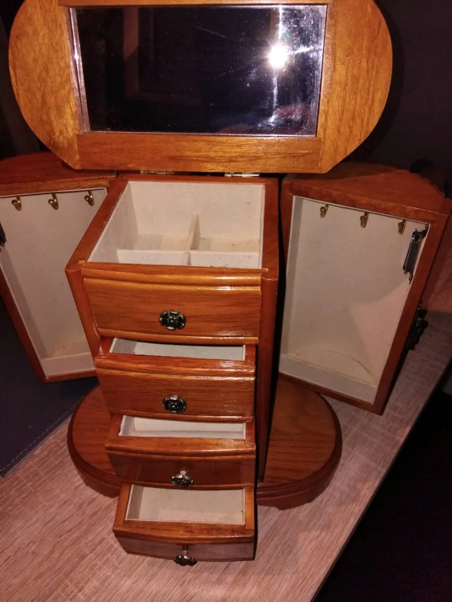 Small jewellery box - Image 1