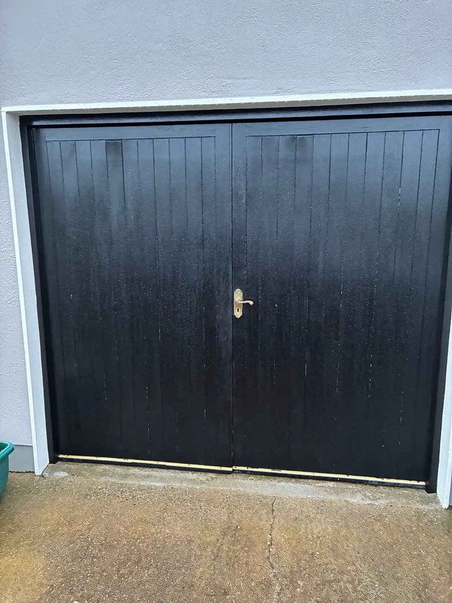 Garage doors teak - Image 1