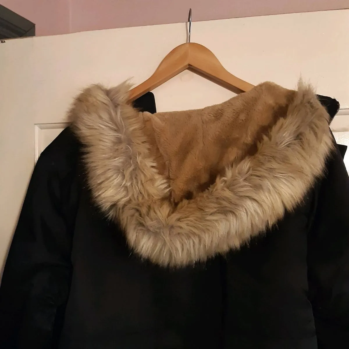 Woman's Black Fur Lined Parka Coat. - Image 3