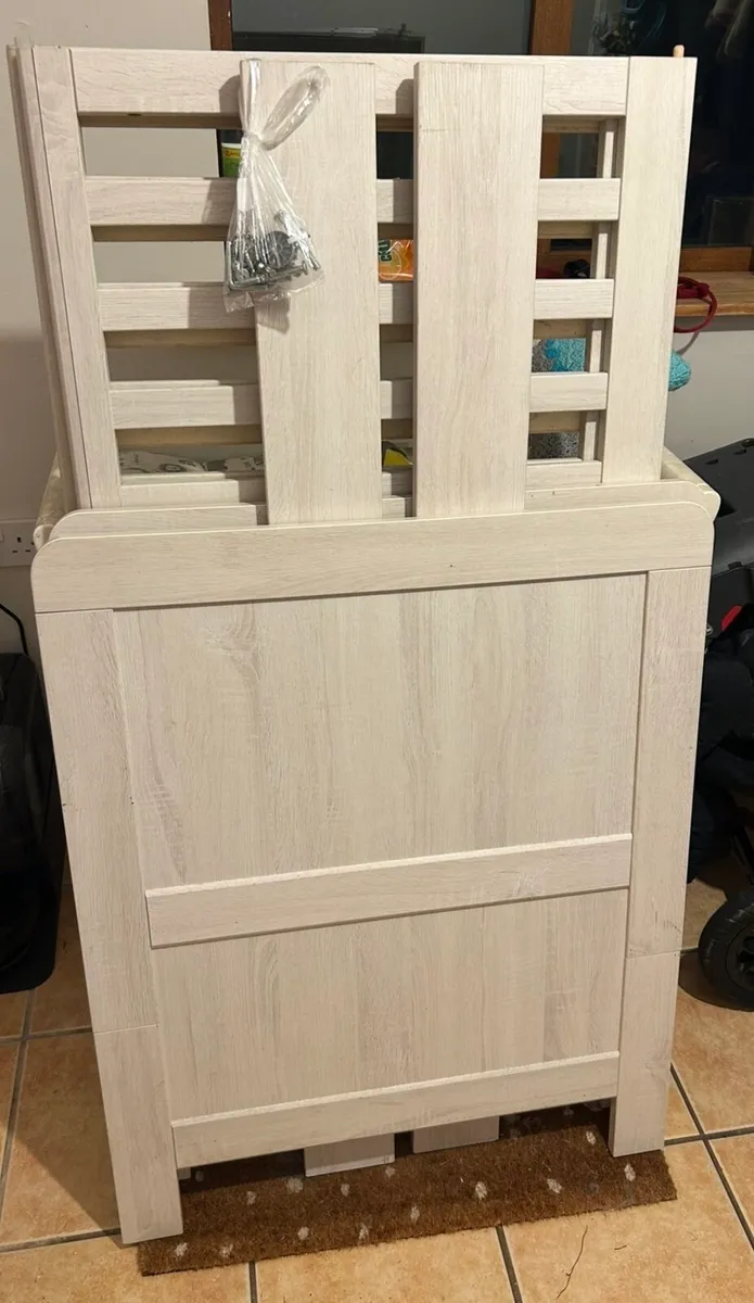 Mama & Papa Atlas Cot - Image 1