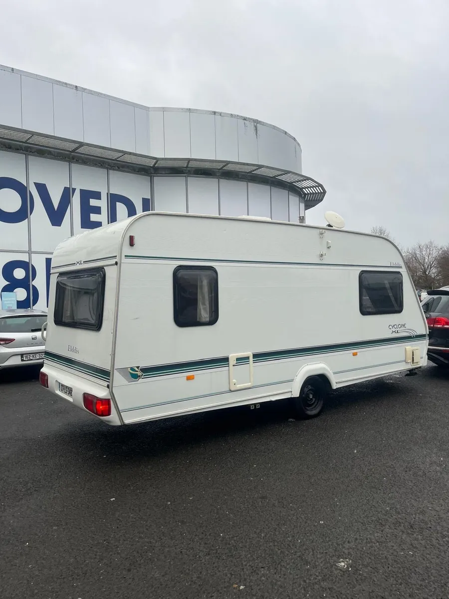 Elddis Cyclone 5 Berth + Awning Caravan - Image 3