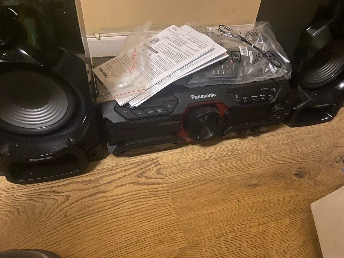 Panasonic home stereo radio/cd player - Image 1